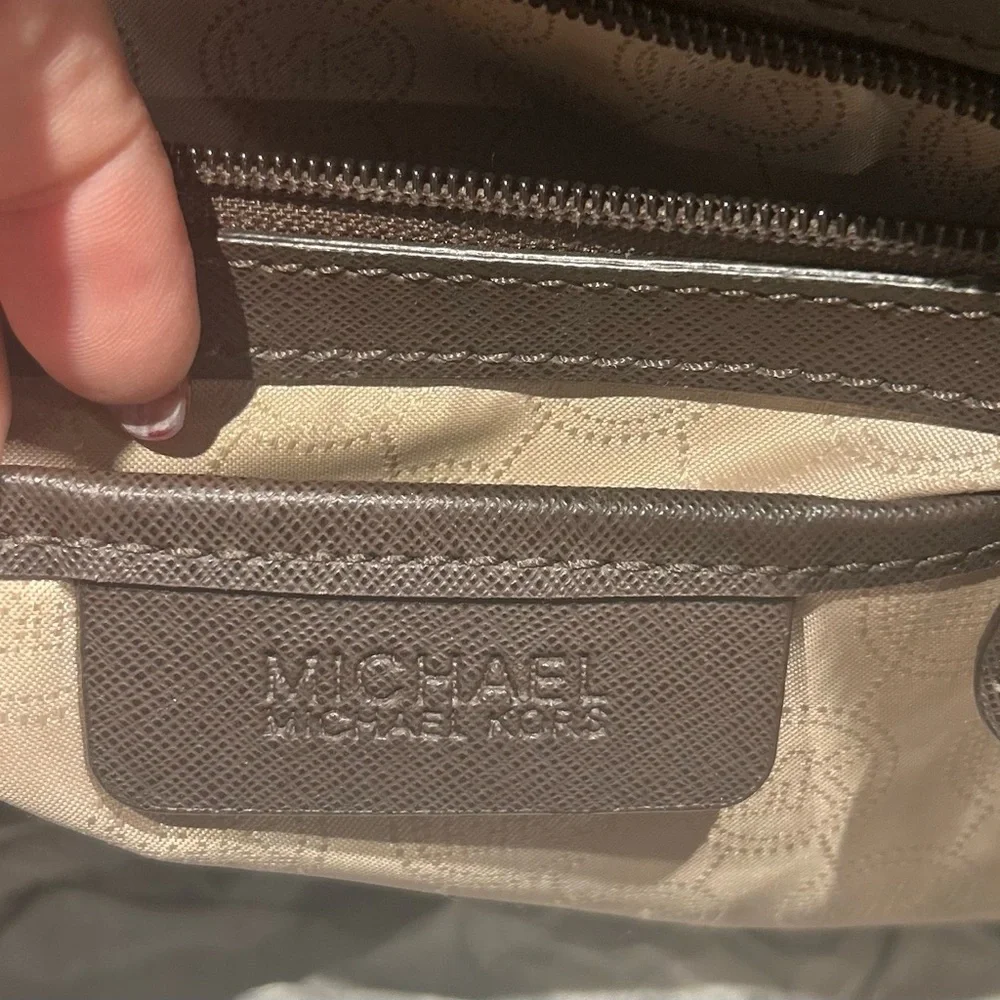 Michael Kors- “Selma” xl large Brown leather satchel with Gold Studded Accents. - Picture 7 of 7